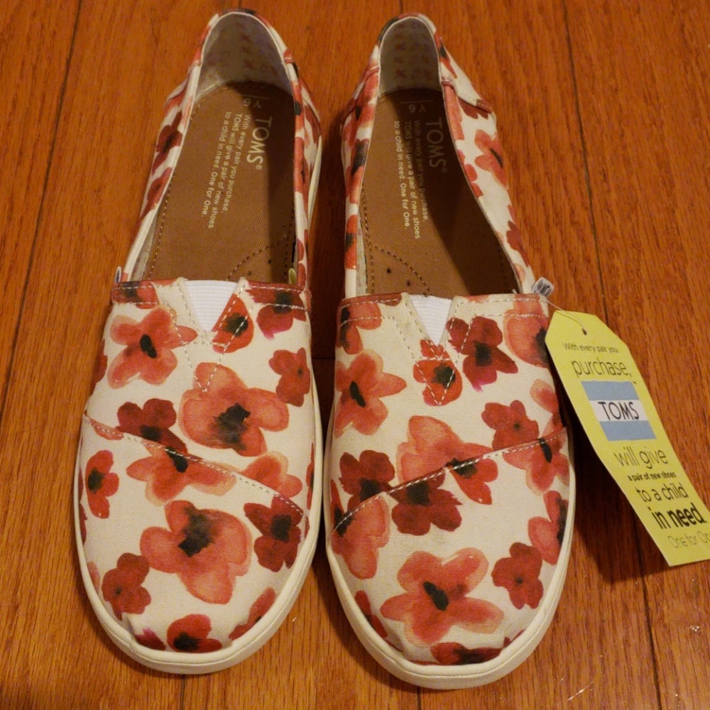 Toms slip on with floral print size 6Y